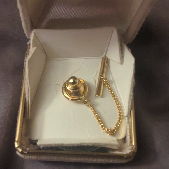 Gold Tone Tie Pin Chain Screw On Back Sundown Vintage NWT - Picture 3 of 3